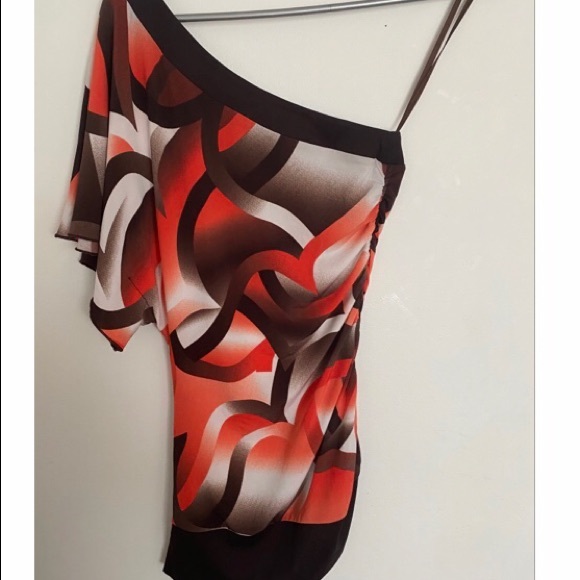 🌺Off the shoulder/one sleeve asymmetric top🌺 - Picture 3 of 4